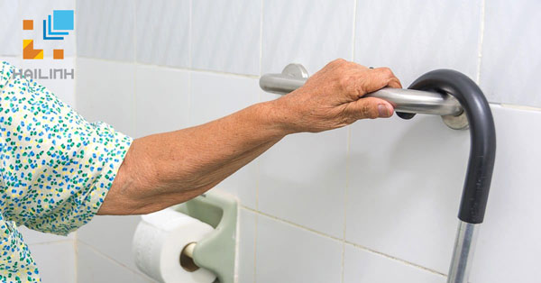 Tay vịn nhà tắm đảm bảo an toàn khi sử dụng thiết bị vệ sinh